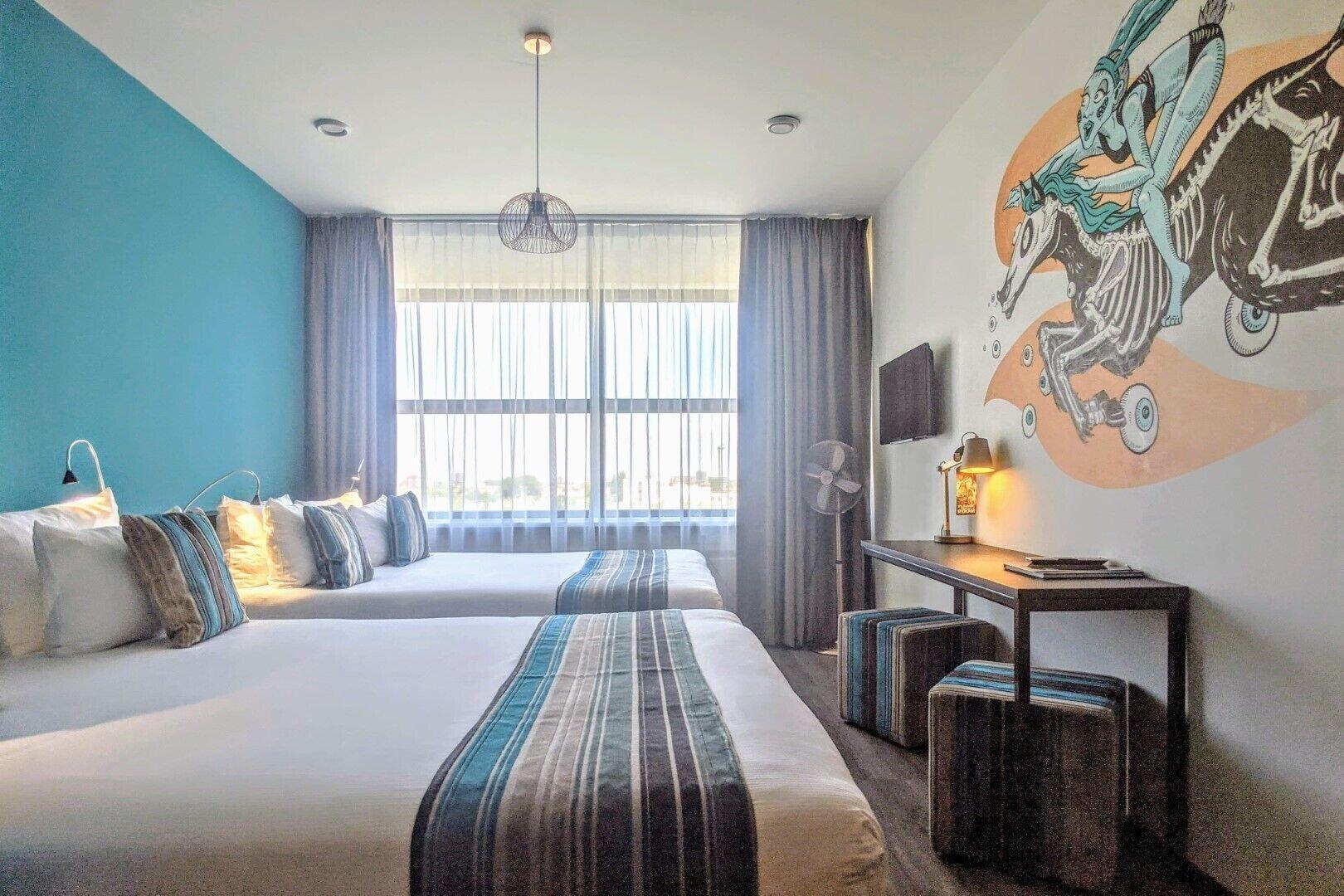 Teleport - Free Parking Hotel