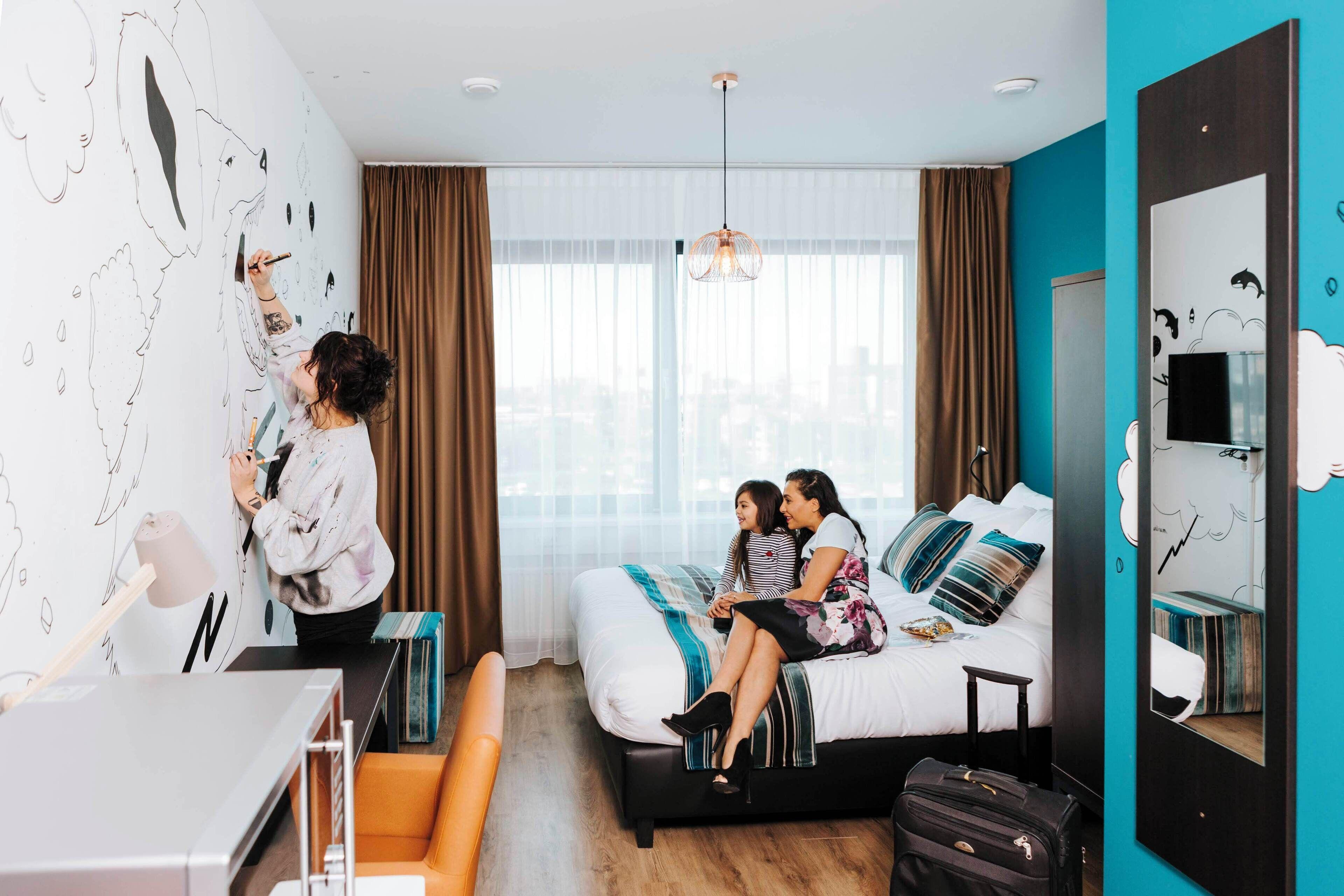 Teleport - Free Parking Hotel