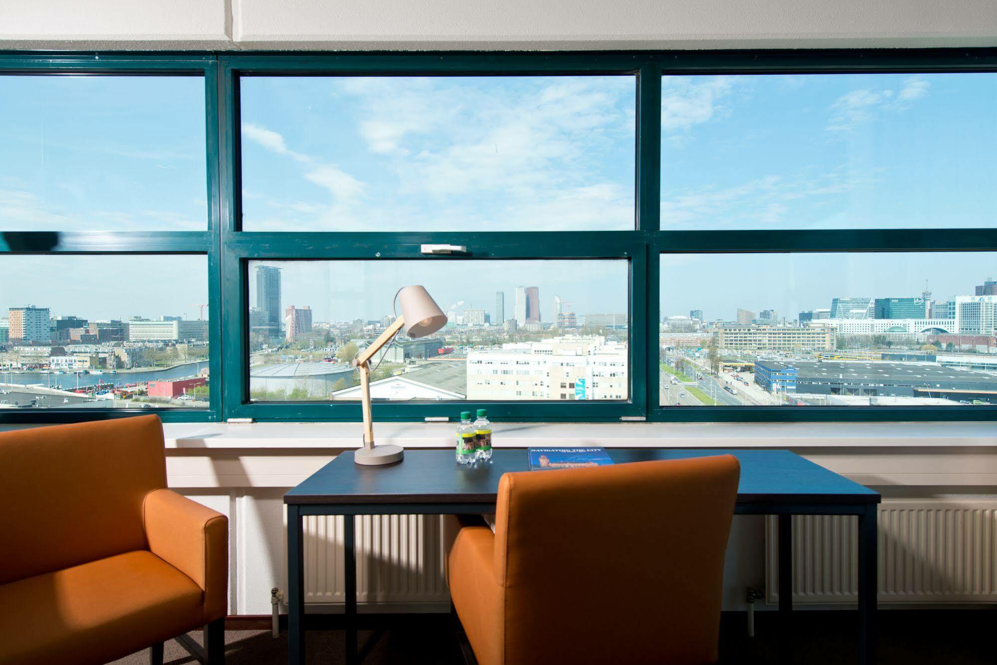 Teleport - Free Parking Hotel