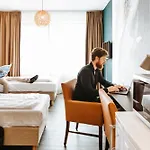 The Hague Teleport Hotel