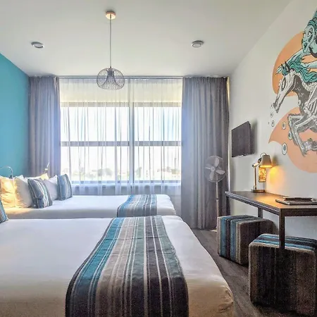 Teleport - Free Parking Hotel