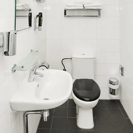 Teleport - Free Parking Hotel